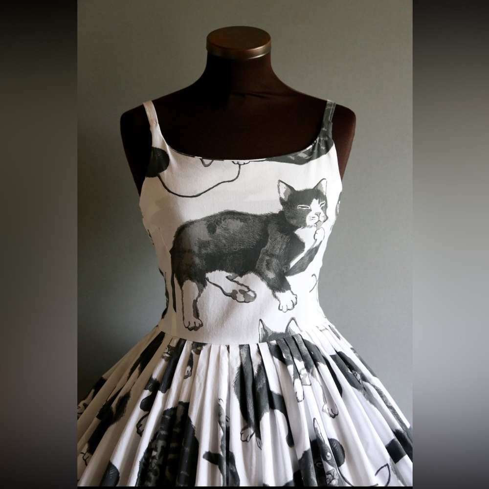 One of a kind 1950s style novelty cat print dress with full skirt - Picture 4 of 7